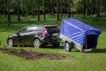 Anhänger Garden Trailer 200 KIPP 200×106 cm 750 kg [mit Hochspriegel, blauer Hochplane und Stützrad] – Bild 4
