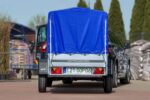 Anhänger Garden Trailer 200 KIPP 200×106 cm 750 kg [mit Hochspriegel, blauer Hochplane und Stützrad] – Bild 5